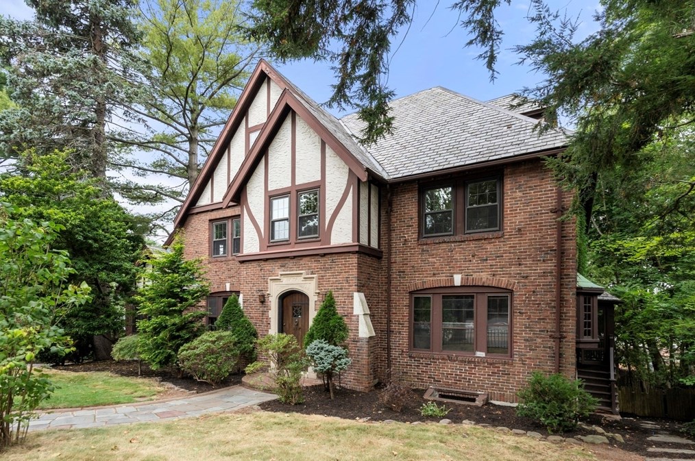 357 Clinton Rd, Brookline, MA 02445 exterior