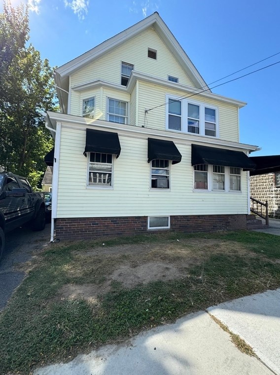 310 Main St, Uxbridge, MA 01569-1756