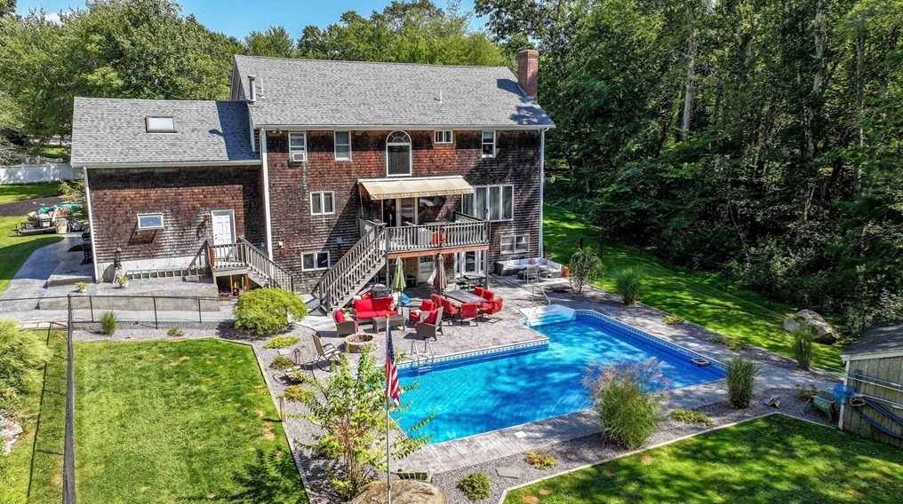 59 William Bradford Rd, Dartmouth, MA 02747 exterior