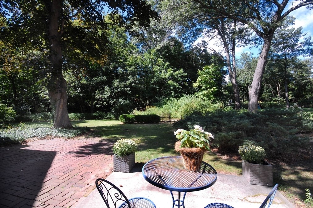 33 Monsen Rd, Concord, MA 01742 exterior