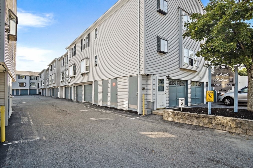 30 Angle St #1, Lowell, MA 01851