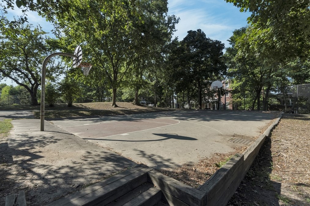 89 Winthrop Rd, Brookline MA  02445-4529 exterior