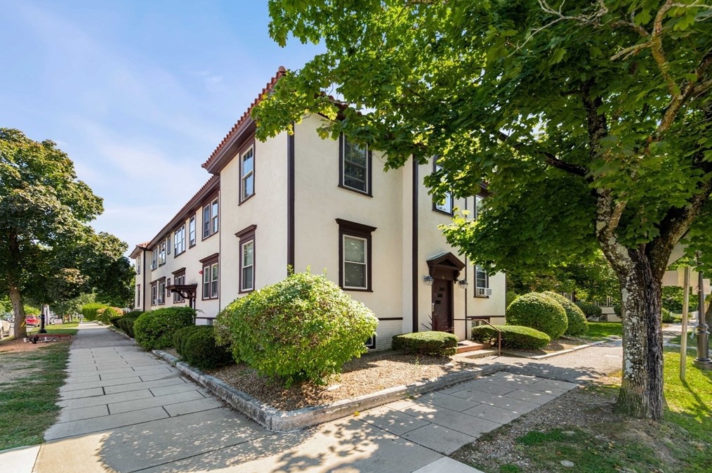 98 Main #v, Andover, MA 01810