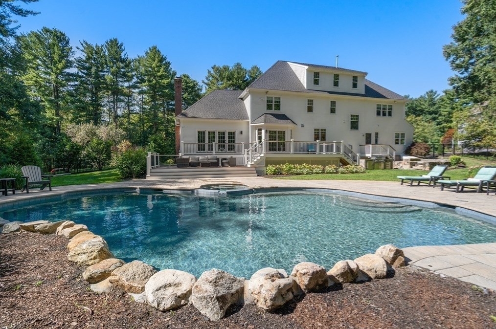 9 Macintyre Dr, North Reading, MA 01864