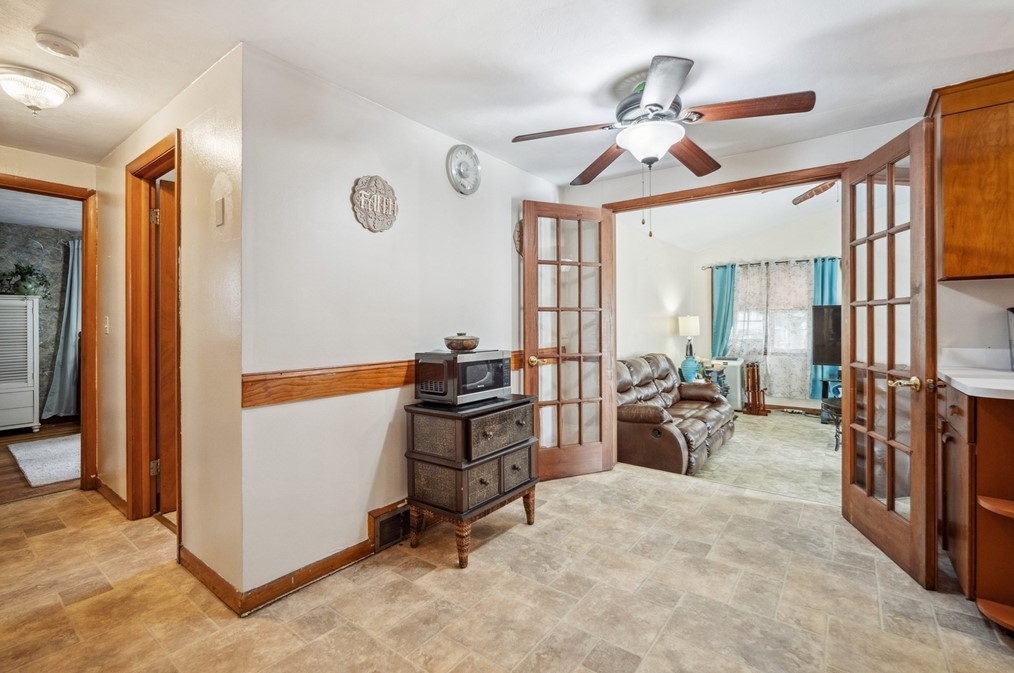 727 Br Pkwy, Springfield MA 01118-1925 exterior