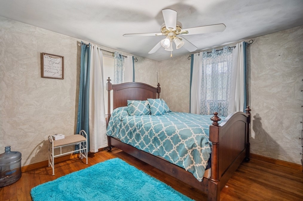 727 Br Pkwy, Springfield MA 01118-1925 exterior