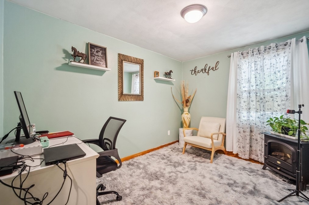 727 Br Pkwy, Springfield MA 01118-1925 exterior