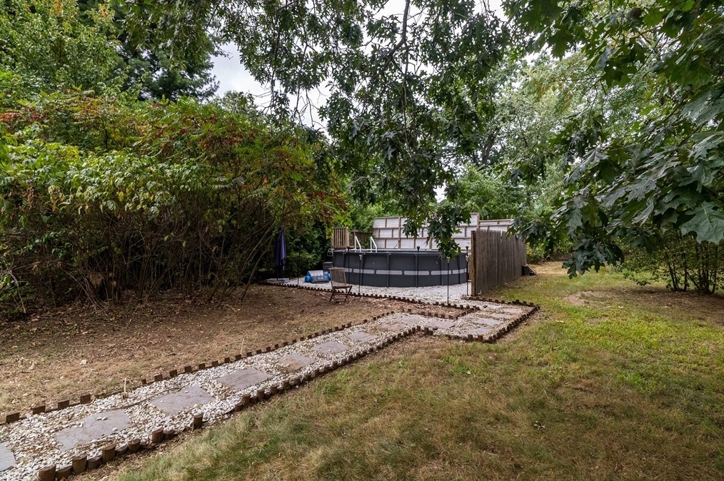 727 Br Pkwy, Springfield MA 01118-1925 exterior