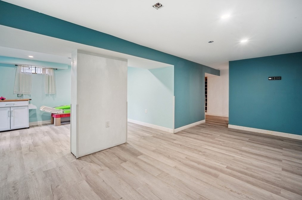 727 Br Pkwy, Springfield MA 01118-1925 exterior