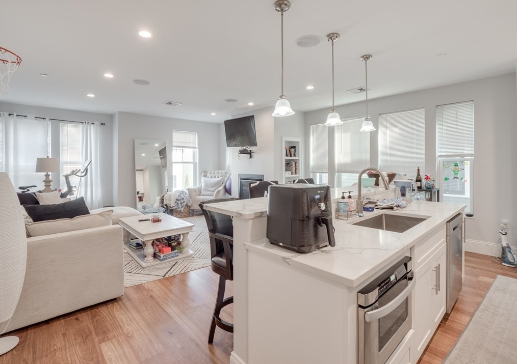 45 L St #1, Boston, MA 02127