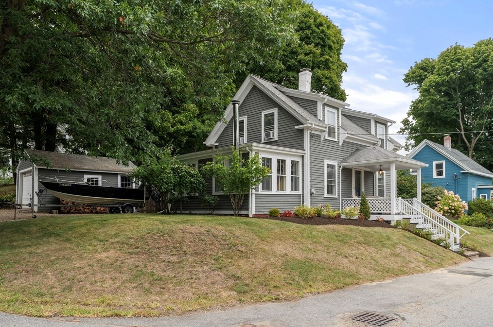 9 Liberty St, Ipswich, MA 01938