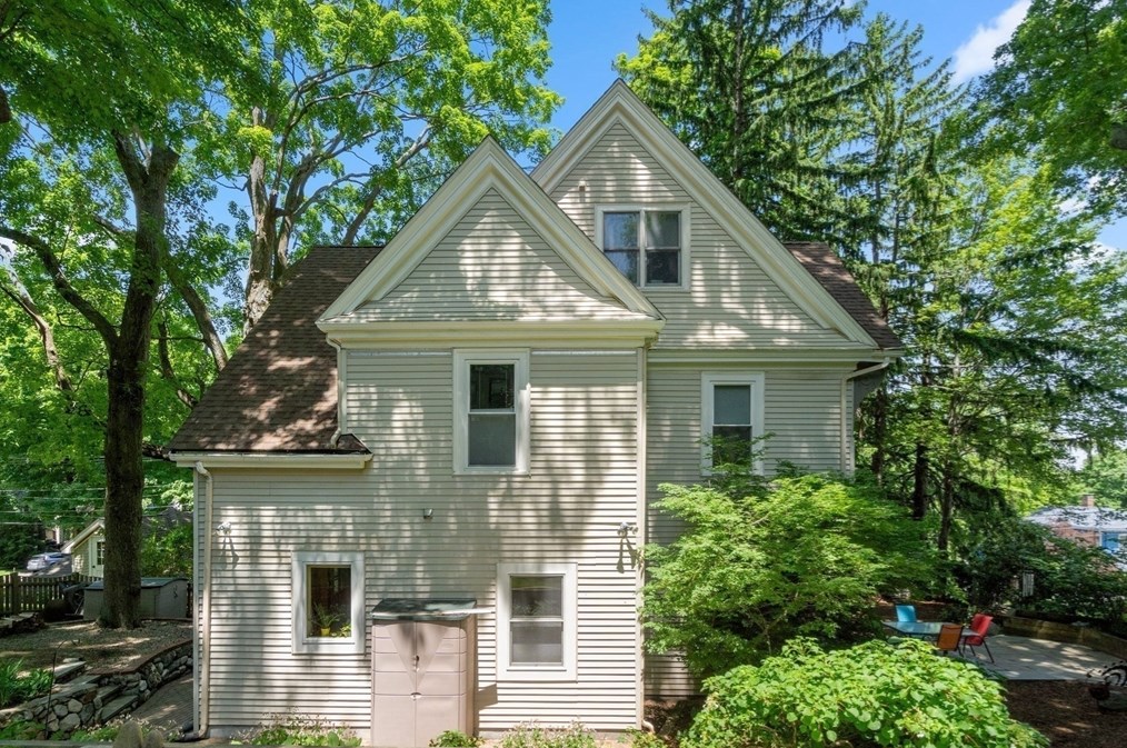 150 Newtonville Ave, Newton MA 02458-1851 exterior