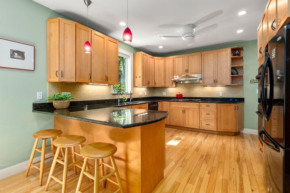 150 Newtonville Ave, Newton MA 02458-1851 exterior