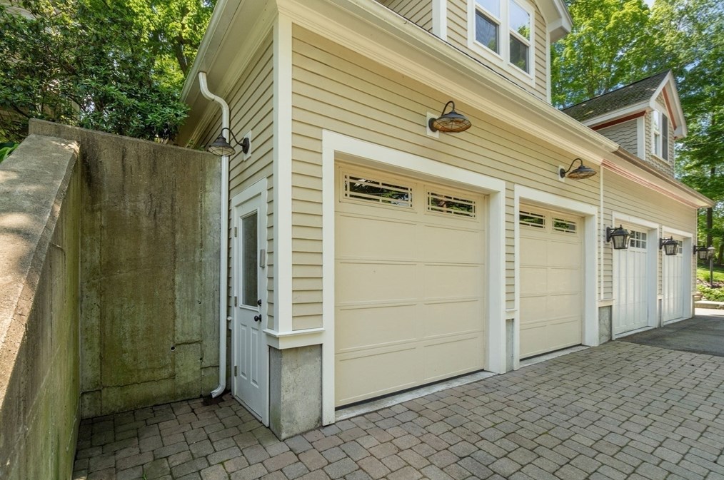 150 Newtonville Ave, Newton MA 02458-1851 exterior