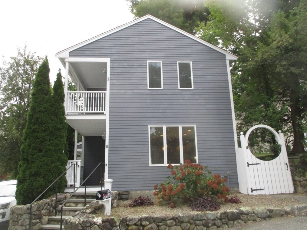 11 Rockwood Rd, Lynnfield, MA 01940