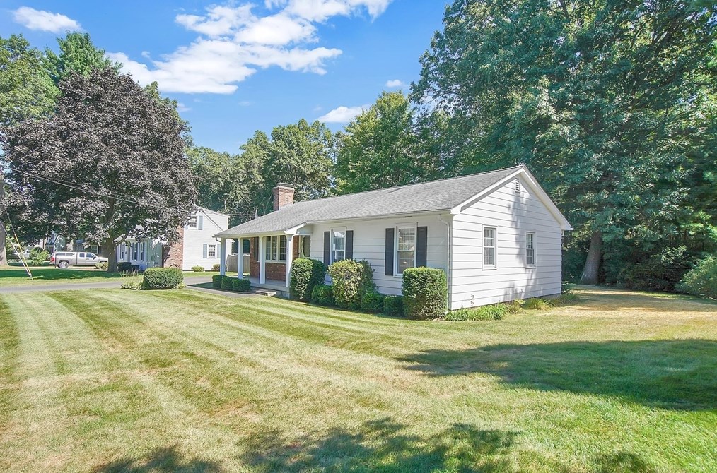 25 Colony Dr, Montgomery, MA 01085