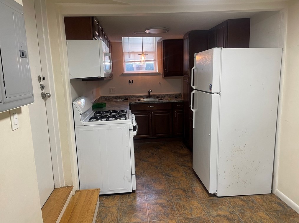 7 Lake Shore Ct #2b, Boston, MA 02135