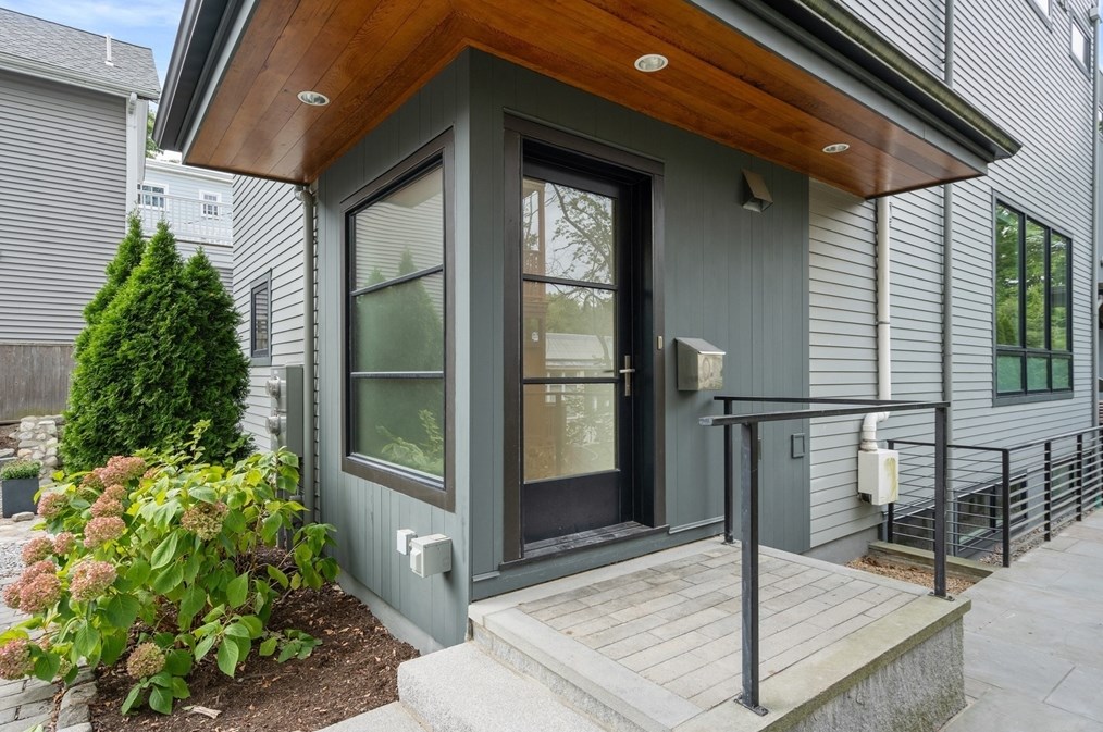 9 Donnell St, Cambridge MA 02138-1305 exterior