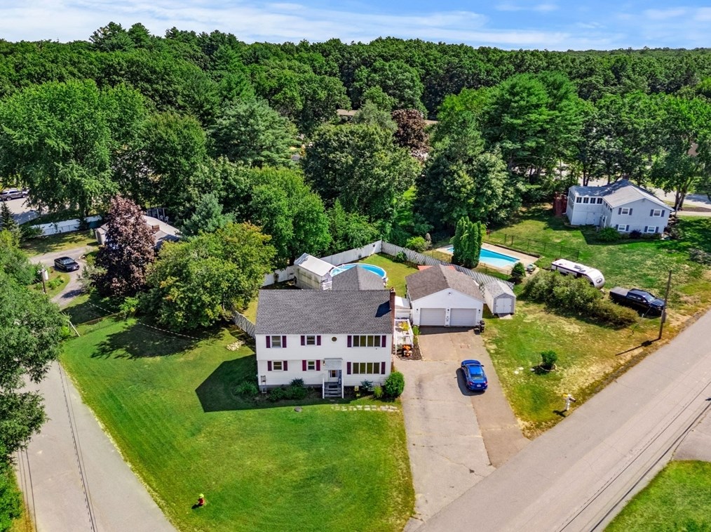 1 Staunton Rd, Groveland, MA 01834