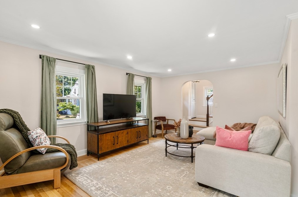 17 Royal St, Waltham, MA 02452