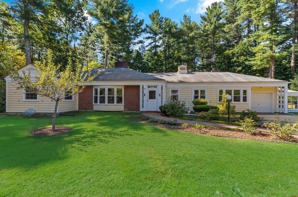 26 Pine Grove Ave, Sharon, MA 02067 exterior