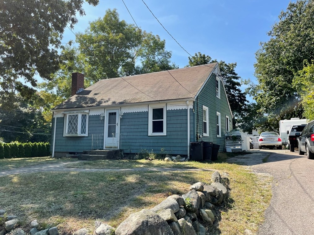 517 Morton St, Stoughton, MA 02072 exterior
