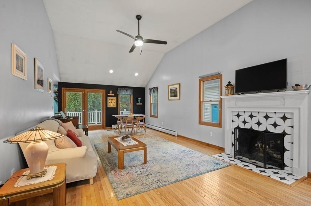 98 Cedar St, Sturbridge, MA 01566