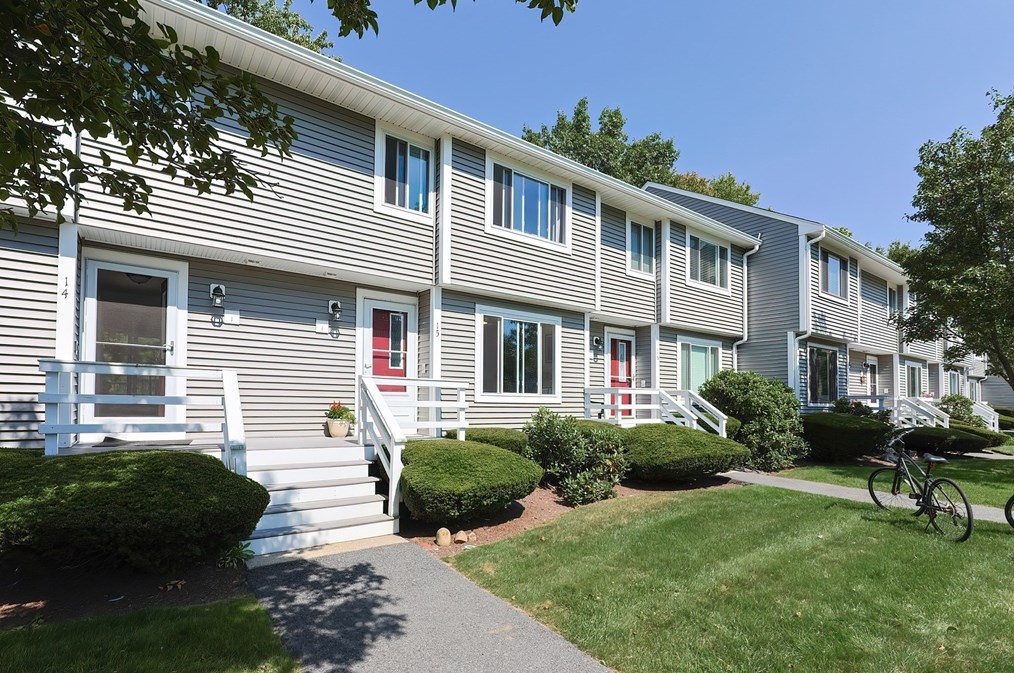 15 Hartshorn Pl #15, Walpole, MA 02081
