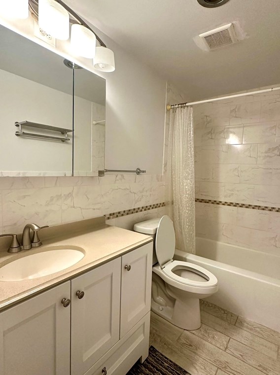 22 Chestnut Pl, Brookline MA  02445-7565 exterior