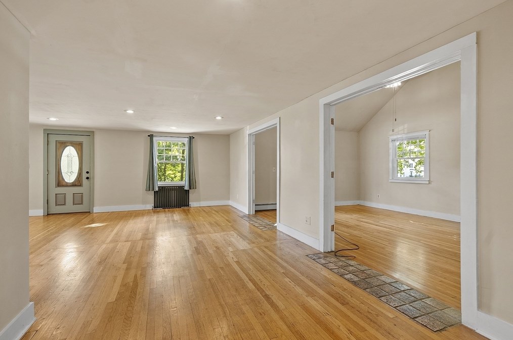 163 Pleasant St, Northborough MA 01532-3806 exterior