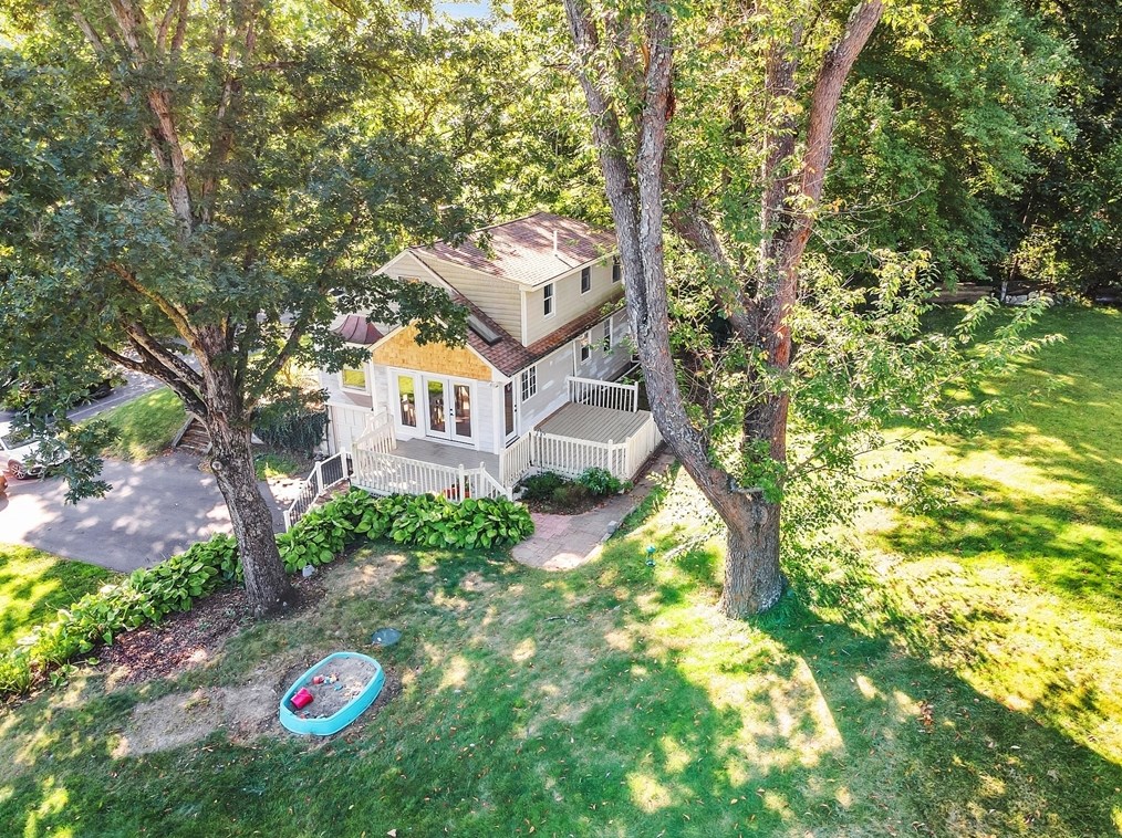 163 Pleasant St, Northborough MA 01532-3806 exterior