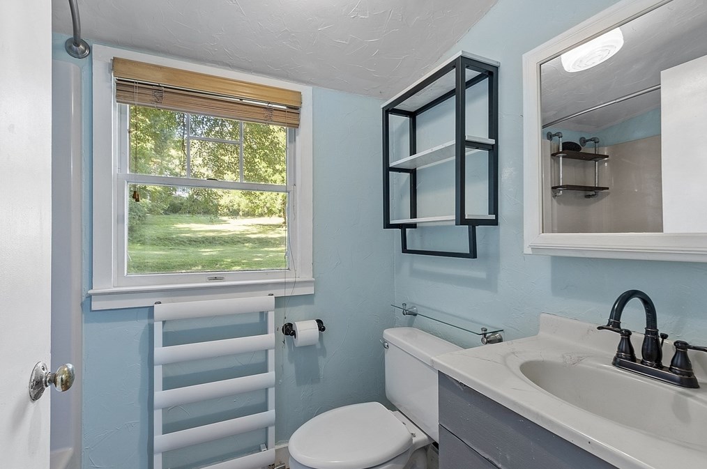 163 Pleasant St, Northborough MA 01532-3806 exterior