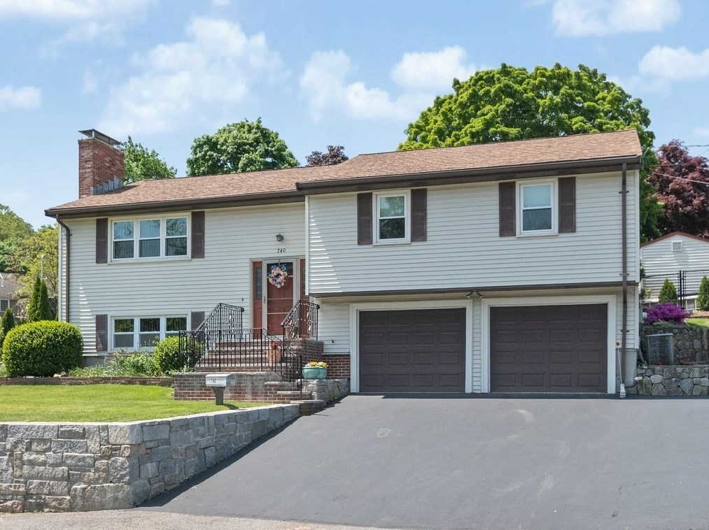 740 Lexington St, Waltham, MA 02452
