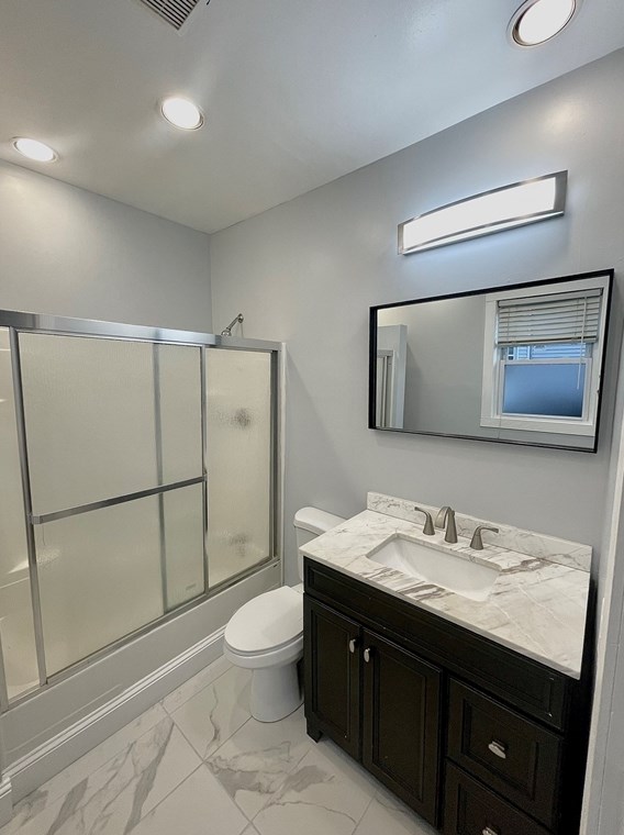 208 Ashley Blvd, New Bedford MA 02746-5703 exterior