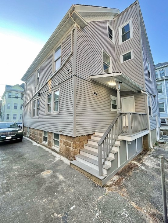 208 Ashley Blvd, New Bedford, MA 02746-1750