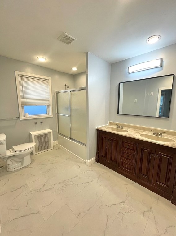 208 Ashley Blvd, New Bedford MA 02746-5703 exterior