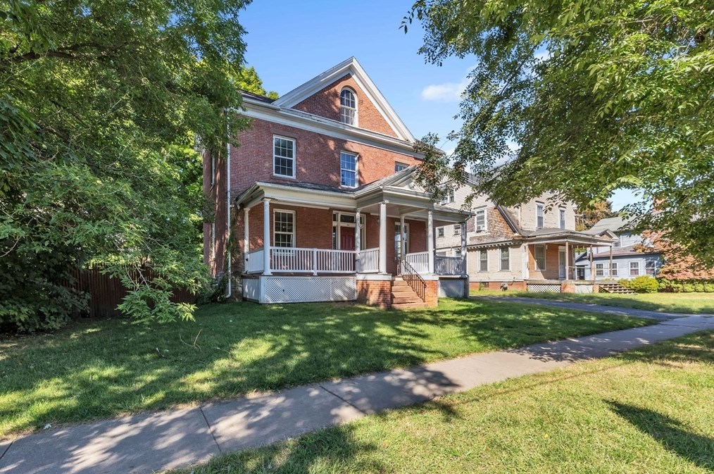 69 Broad St, Montgomery, MA 01085