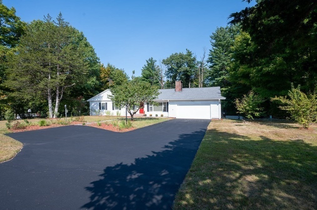 127 Townsend St, Pepperell, MA 01463