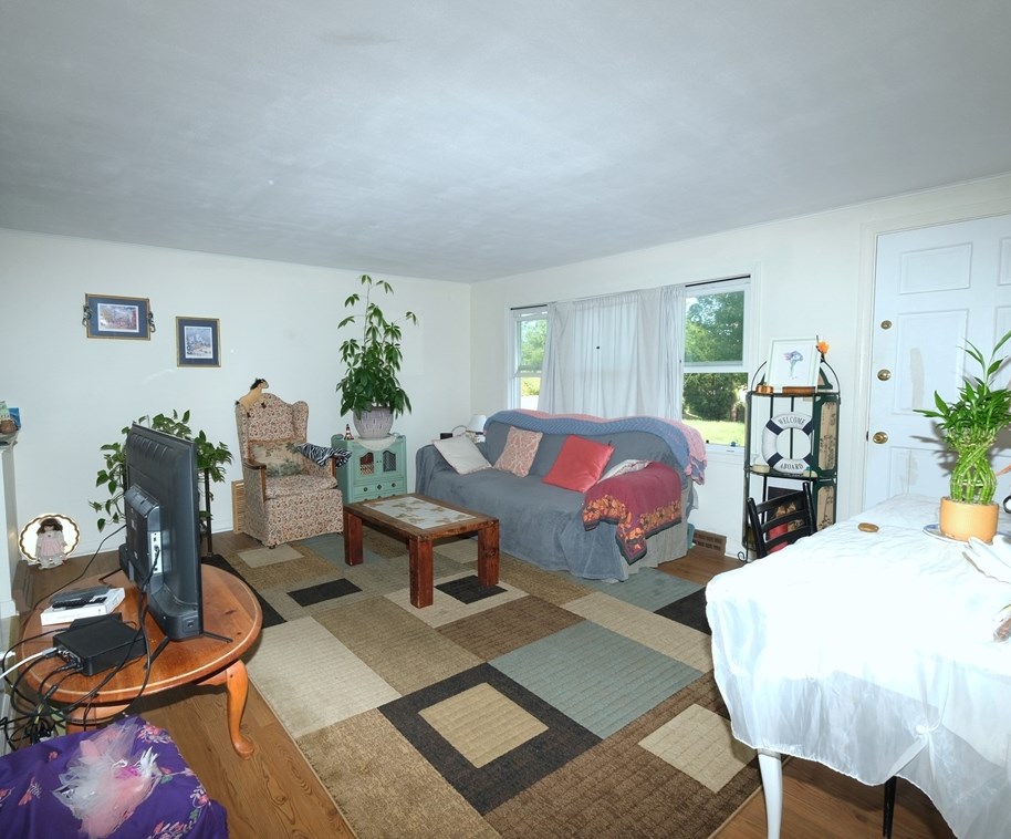 16 Glendoon Rd, Harwich, MA 02646