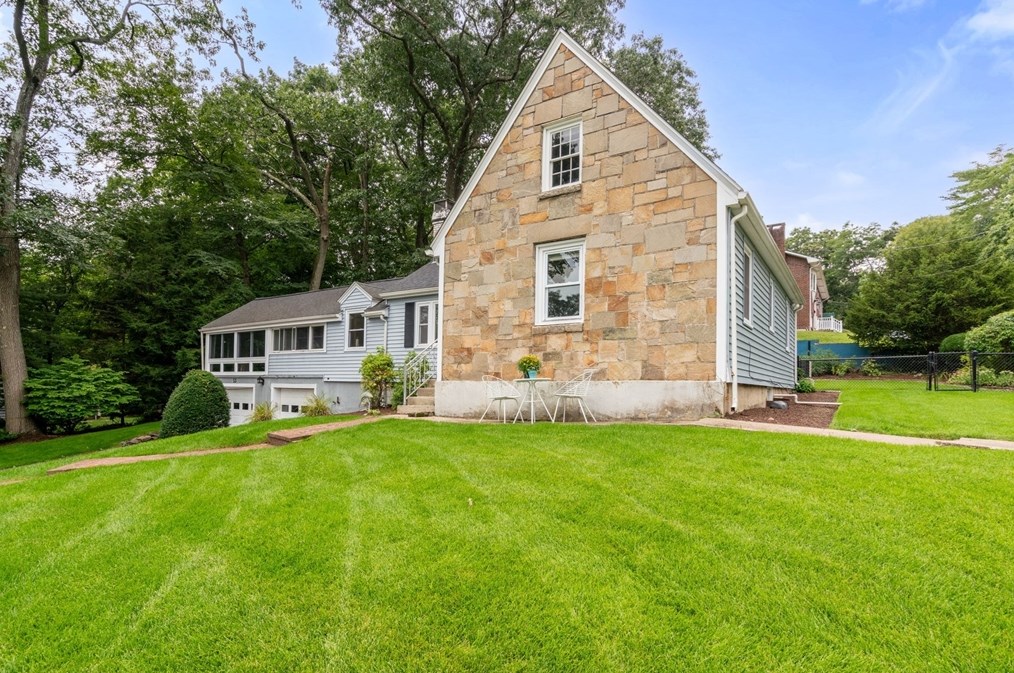 53 Edgewater Dr, Waltham, MA 02453