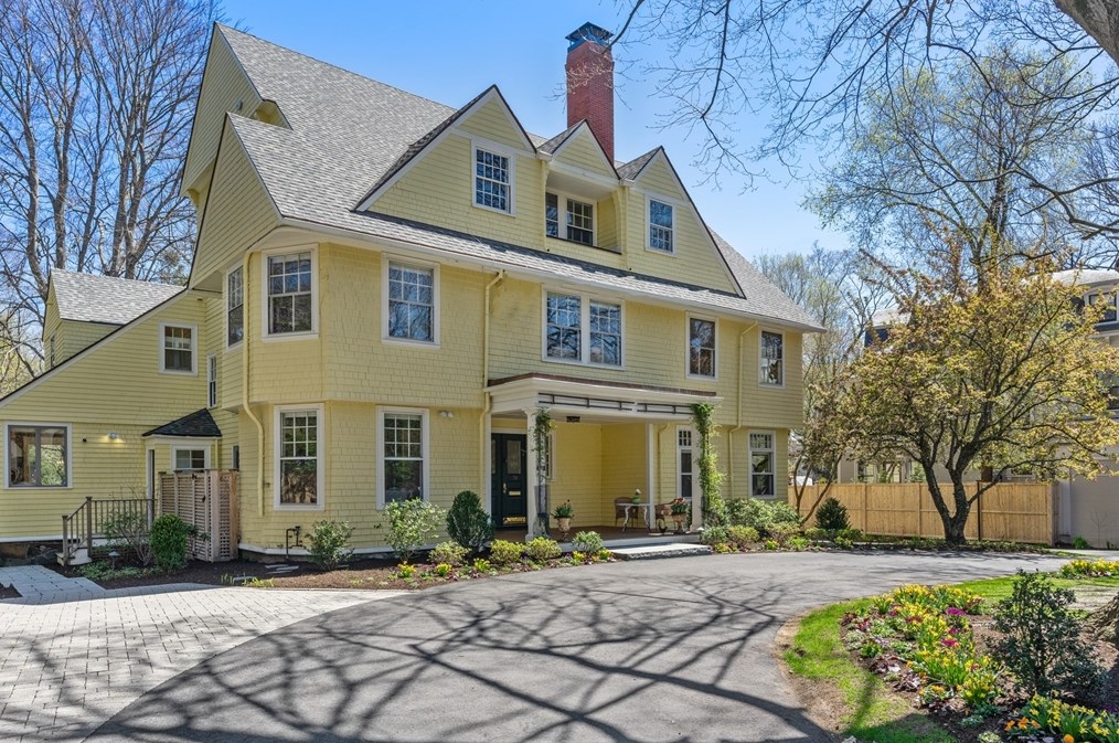 76 Sparks St, Cambridge MA 02138-2216 exterior