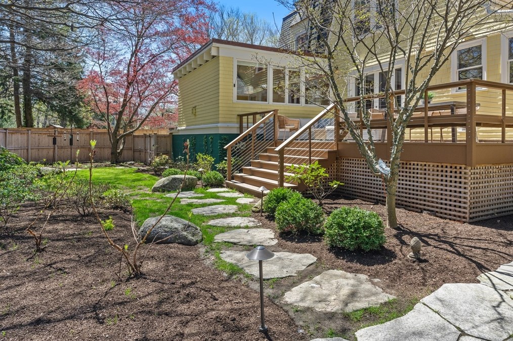 76 Sparks St, Cambridge MA 02138-2216 exterior