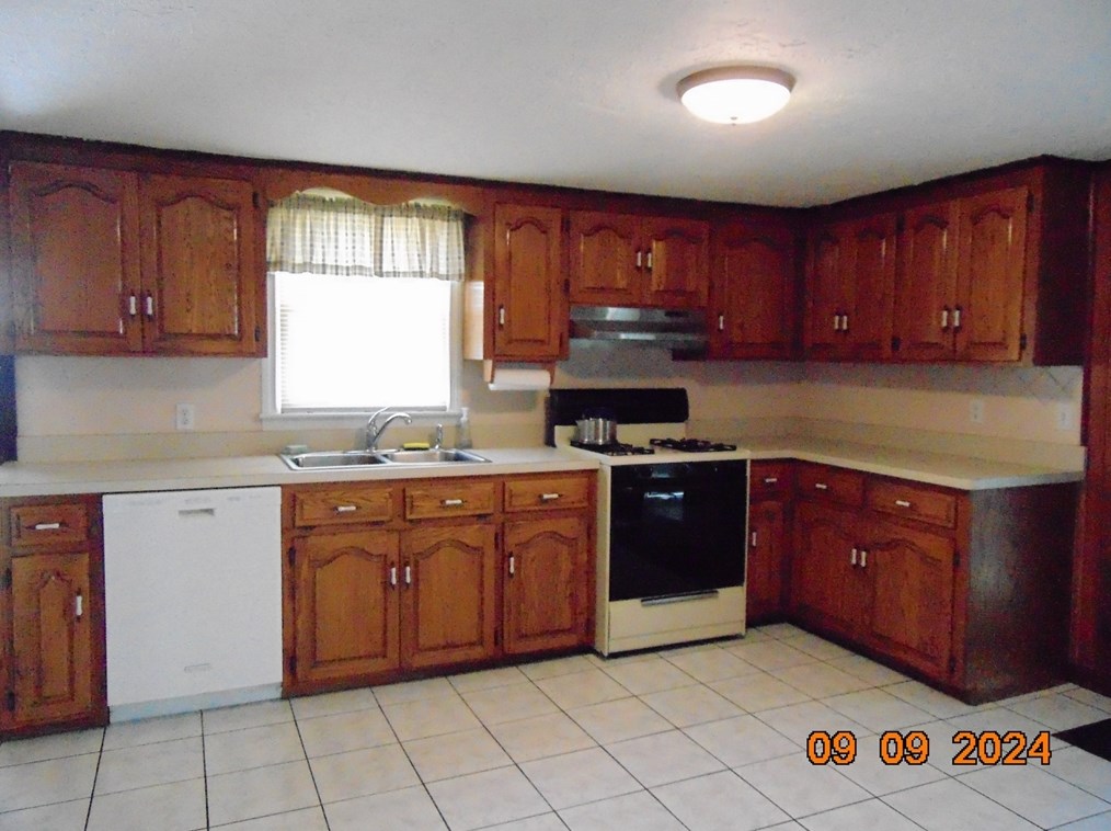 14 Brigham St, Fitchburg, MA 01420