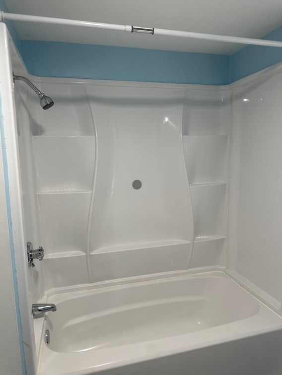 405 Lakeview Ave, Lowell MA 01850-1915 exterior