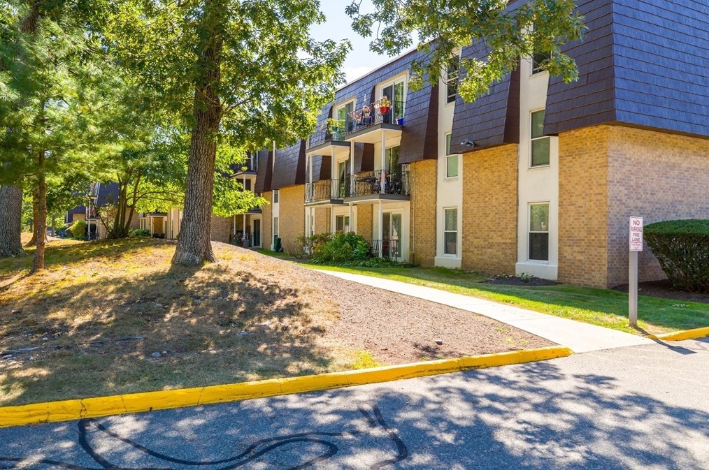 18 Shadowbrook Ln #38, Milford, MA 01757