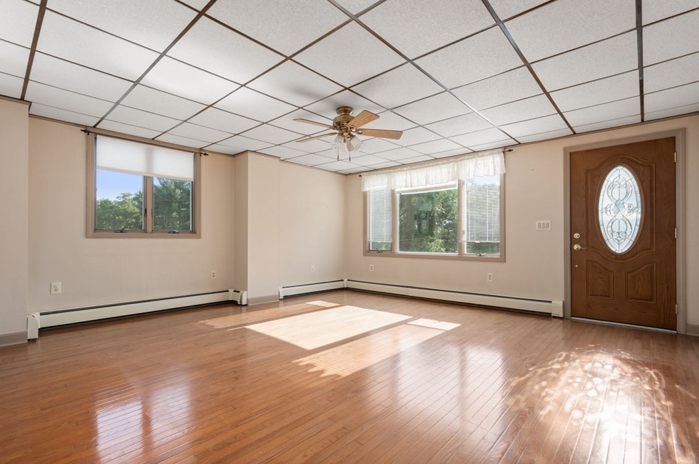 12 Monteforte St, Worcester, MA 01604