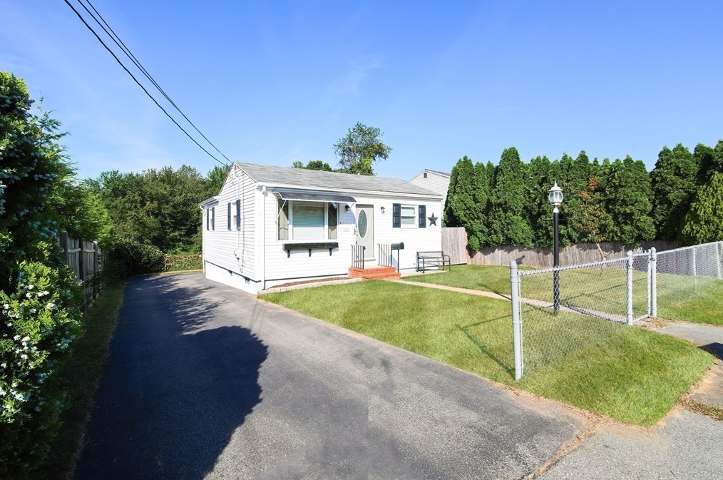 132 Sycamore St, Fairhaven, MA 02719