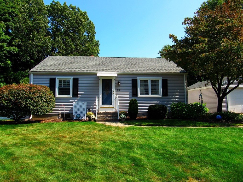 37 Denwall Dr, Springfield, MA 01119