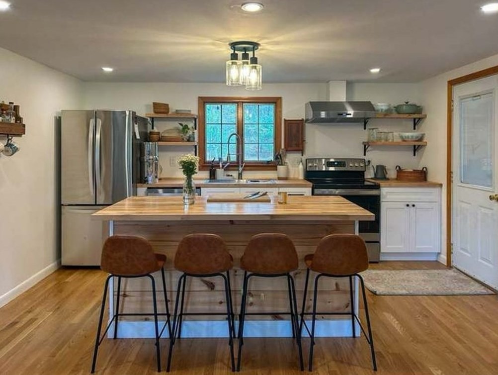 146 S Washington St, Norton, MA 02766