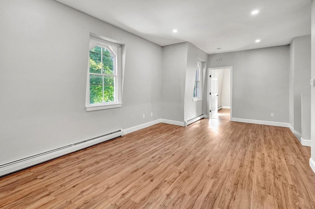 697 Bridge St #3, Lowell, MA 01850